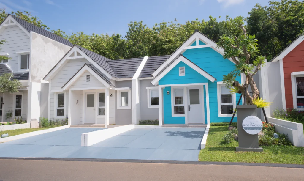 Rumah contoh Tipe Rosewood di CitraLand BSB City Semarang dengan desain fasad modern minimalis berwarna biru dan putih, memiliki luas bangunan 48 meter persegi dan luas tanah 120 meter persegi.