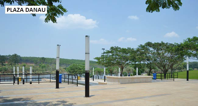 Plaza-Danau